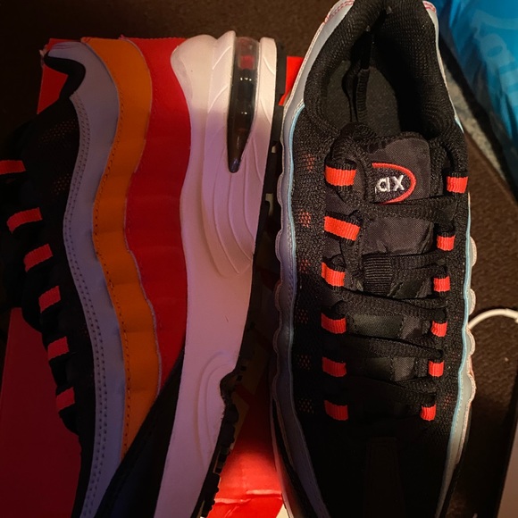 NIKE AIR MAX 95 - Picture 3 of 6